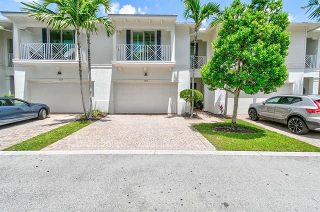 7239 Oxford Court, Palm Beach Gardens FL 33418 - Palm Beach Gardens, FL - Photo 2