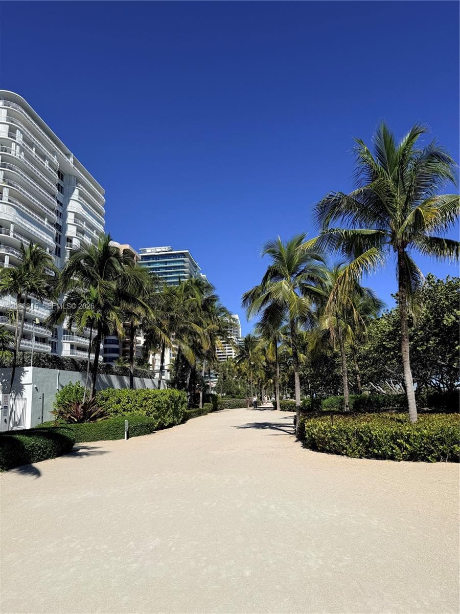 10185 E Collins Ave # 822, Bal Harbour FL 33154 - Bal Harbour, FL - Photo 1