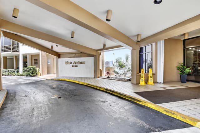 1400 Saint Charles Place # 313, Pembroke Pines FL 33026 - Pembroke Pines, FL - Photo 2