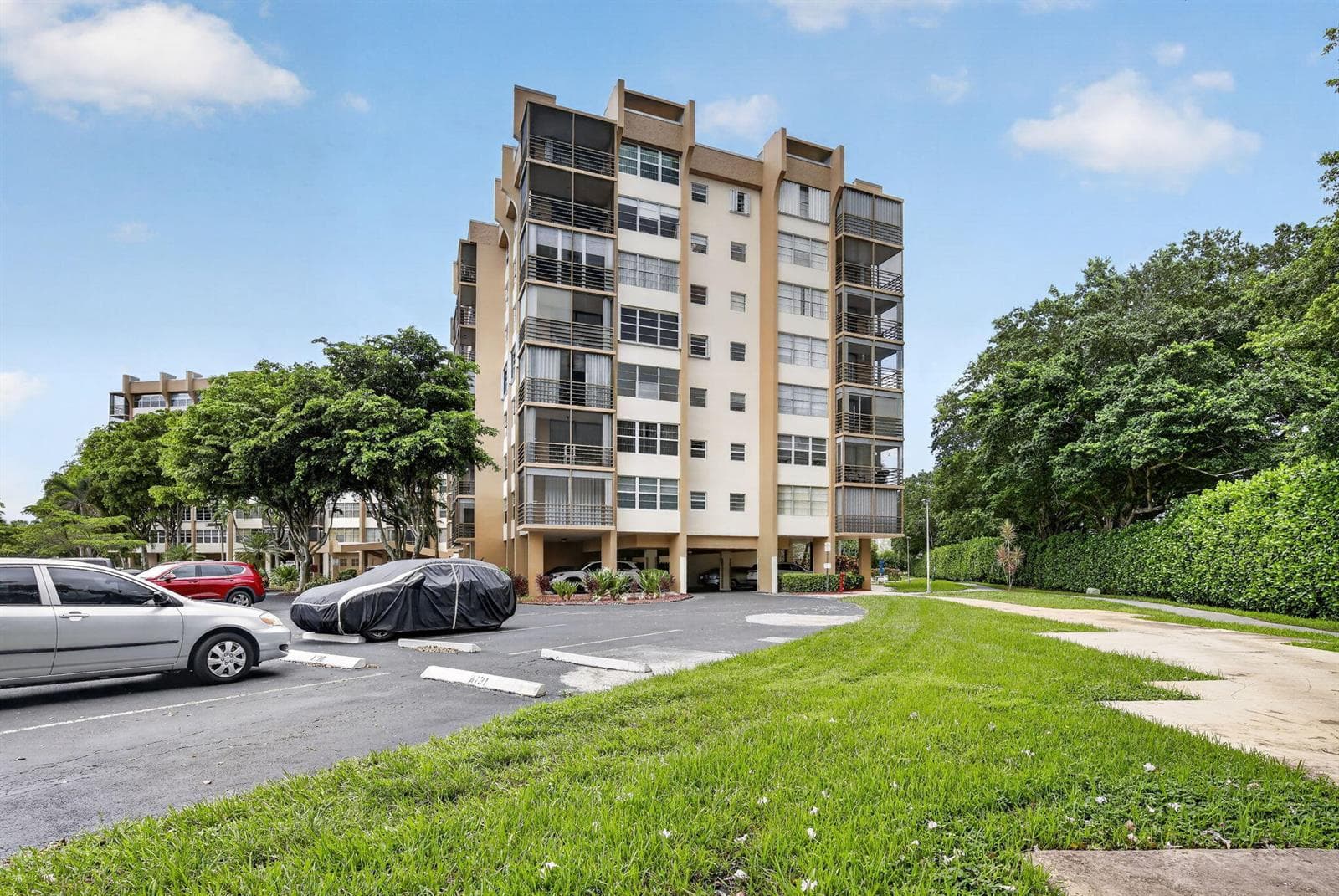 1400 Saint Charles Place # 313, Pembroke Pines FL 33026 - Pembroke Pines, FL - Photo 1