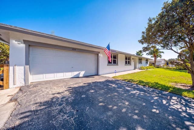 4910 SW 205TH Avenue, Southwest Ranches FL 33332 - Southwest Ranches, FL - Photo 4