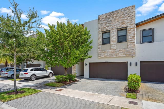 7923 NW 104th Ct, Doral FL 33178 - Doral, FL - Photo 2