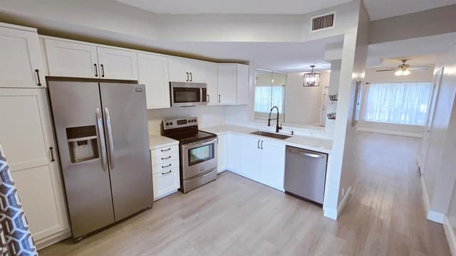 9807 NW 57 Manor, Coral Springs FL 33076 - Coral Springs, FL - Photo 7
