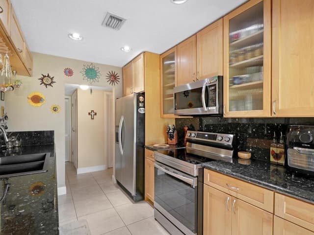 5107 BAYBERRY Lane, Tamarac FL 33319 - Tamarac, FL - Photo 2