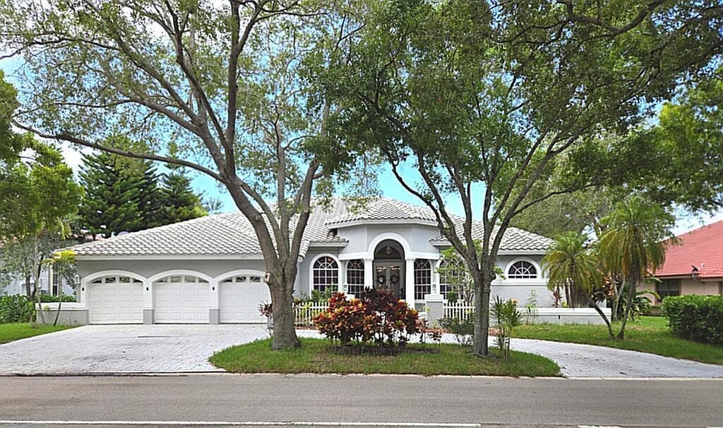 1811 Eagle Trace Boulevard W, Coral Springs FL 33071