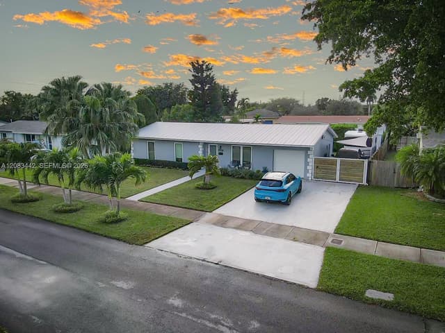 18124 SW 92nd Ct, Palmetto Bay FL 33157 - Palmetto Bay, FL - Photo 2