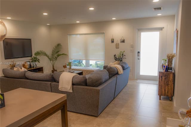 18124 SW 92nd Ct, Palmetto Bay FL 33157 - Palmetto Bay, FL - Photo 4