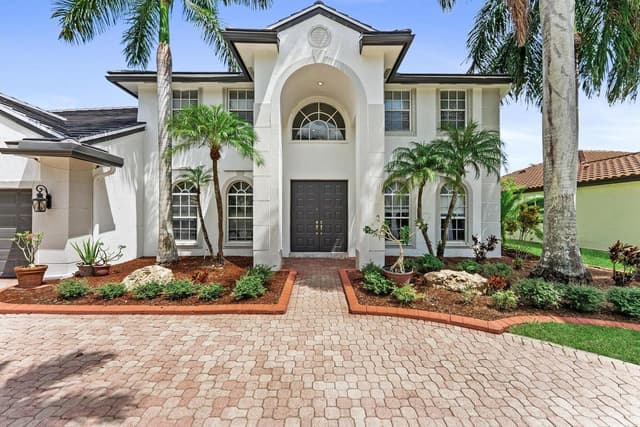 16363 SEGOVIA Circle S, Pembroke Pines FL 33331 - Pembroke Pines, FL - Photo 2