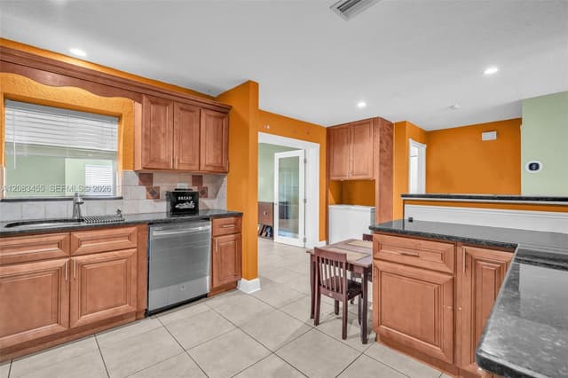 2351 NW 60th Ter, Sunrise FL 33313 - Sunrise, FL - Photo 7