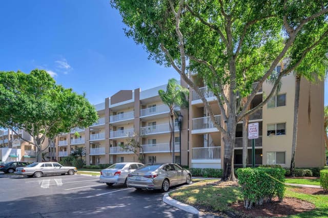 9560 Weldon Circle # J210, Tamarac FL 33321 - Tamarac, FL - Photo 2
