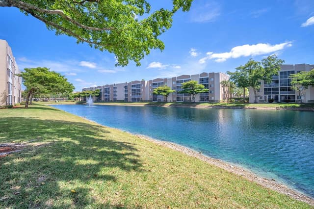 9560 Weldon Circle # J210, Tamarac FL 33321 - Tamarac, FL - Photo 4