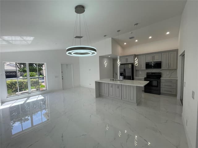 816 Sand Creek Cir, Weston FL 33327 - Weston, FL - Photo 4