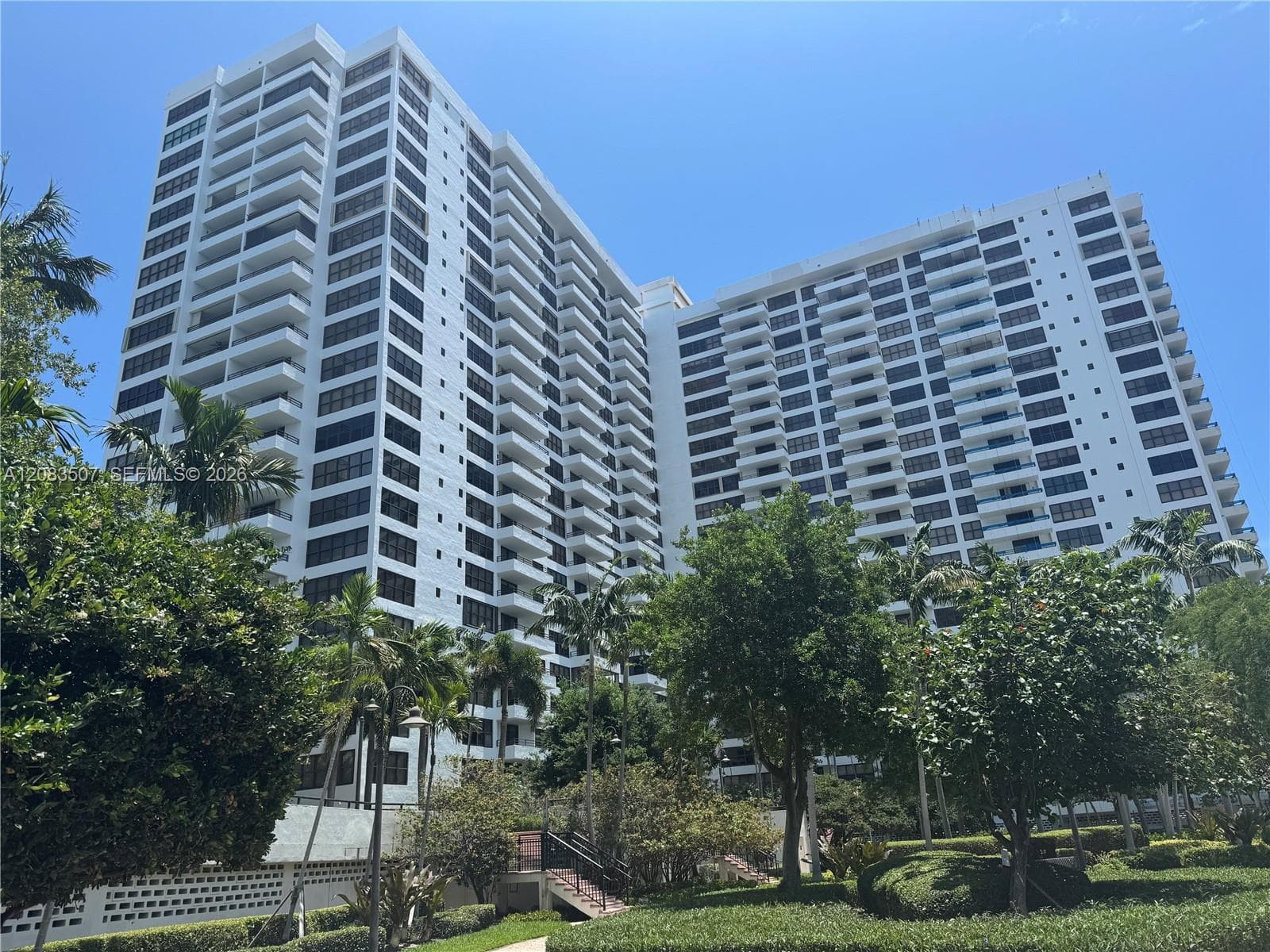 2500 Parkview Dr # 1109, Hallandale Beach FL 33009 - Hallandale Beach, FL - Photo 1