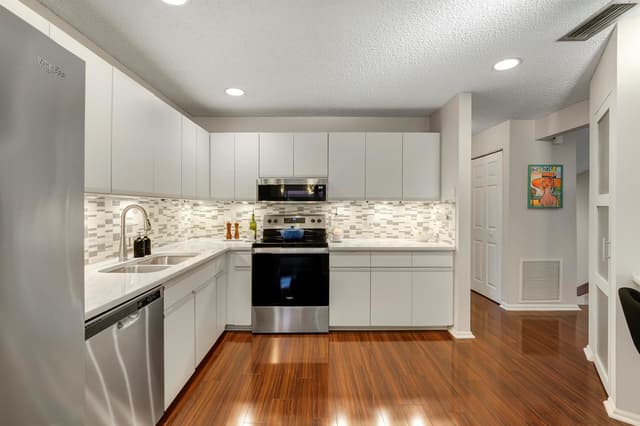 13 LEXINGTON Lane E # G, Palm Beach Gardens FL 33418 - Palm Beach Gardens, FL - Photo 2