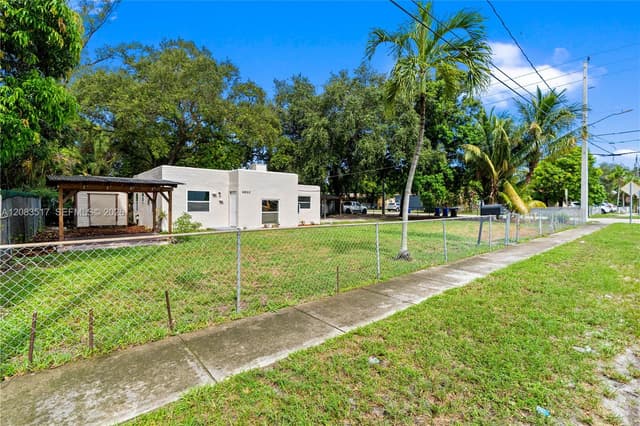 16860 NE 3rd Ct, North Miami Beach FL 33162 - North Miami Beach, FL - Photo 2