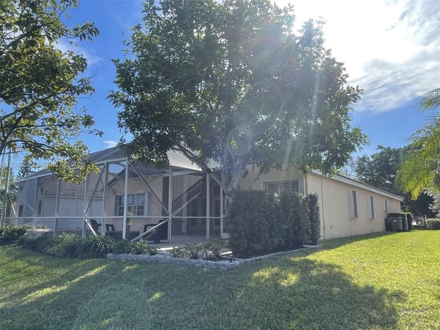 412 Cameron Dr, Weston FL 33326 - Weston, FL - Photo 2