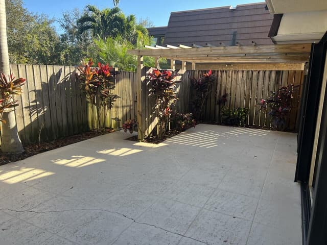 2004 20th Lane, Palm Beach Gardens FL 33418 - Palm Beach Gardens, FL - Photo 3