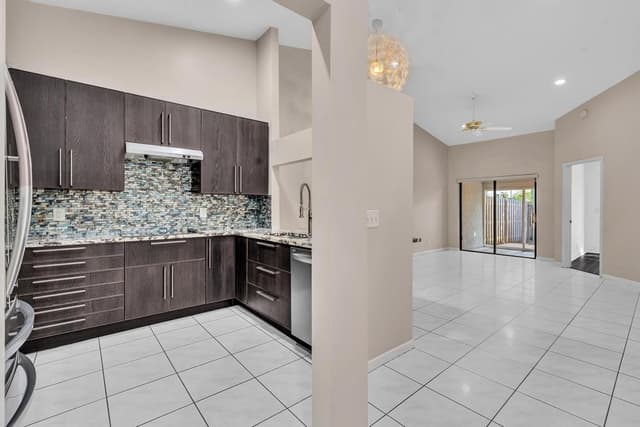 11137 NW 38TH Place, Sunrise FL 33351 - Sunrise, FL - Photo 4