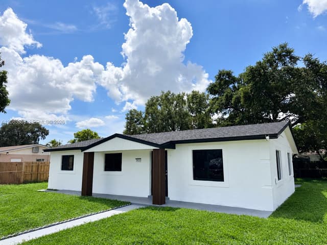 3820 NW 210th Ter, Miami Gardens FL 33055 - Miami Gardens, FL - Photo 2