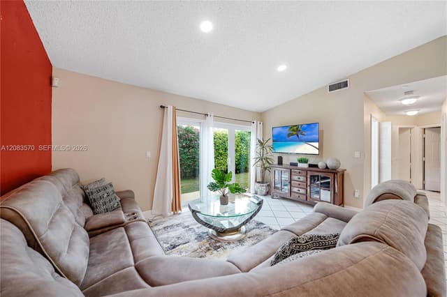 9834 SW 222nd St, Cutler Bay FL 33190 - Cutler Bay, FL - Photo 6