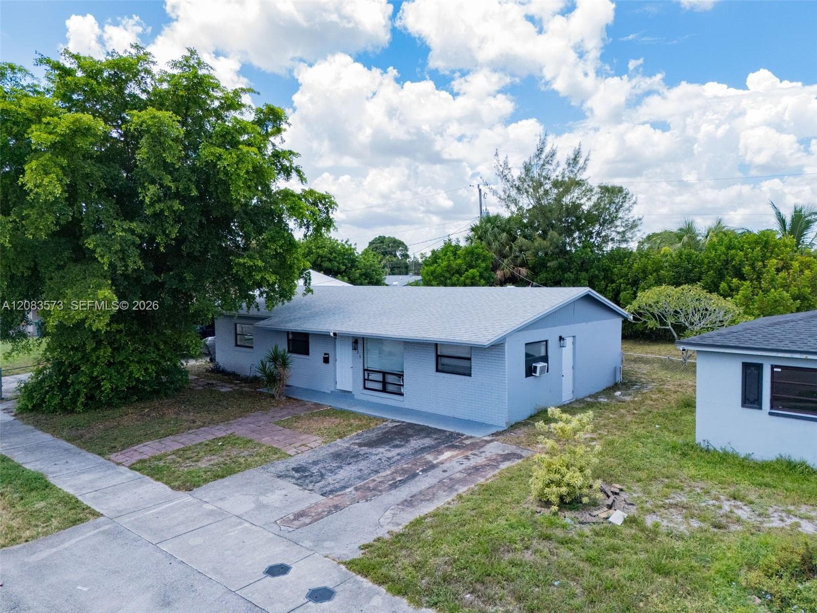 1421 NW 32nd Ave, Lauderhill FL 33311
