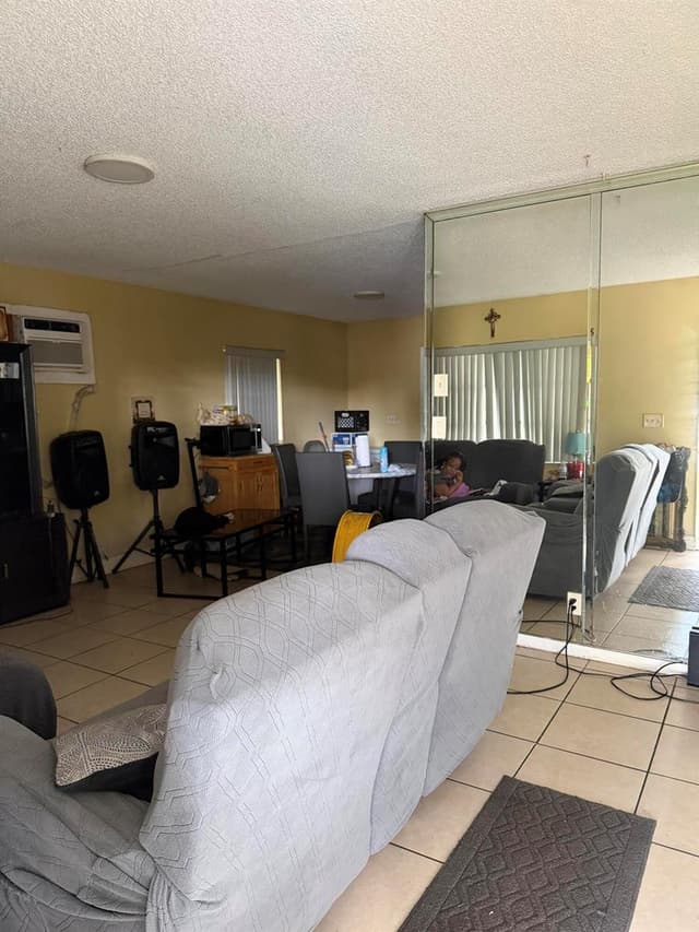 2605 NW 14TH Street, Fort Lauderdale FL 33311 - Fort Lauderdale, FL - Photo 2
