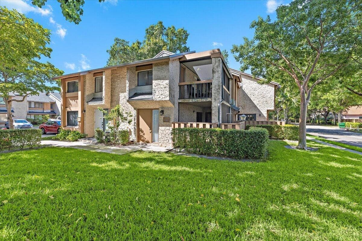 130 WIMBLEDON LAKE Drive, Plantation FL 33324 - Plantation, FL - Photo 1