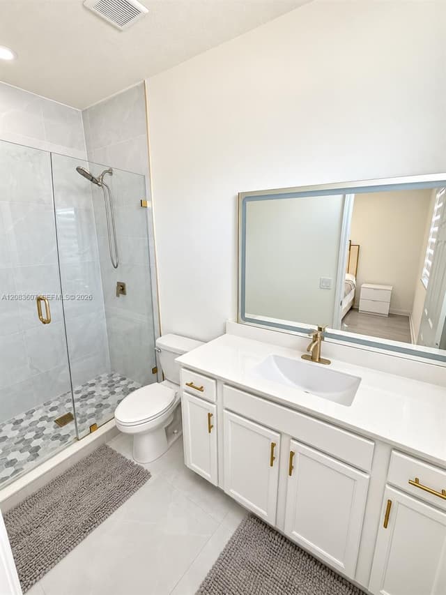 3393 W 105th Ter, Hialeah FL 33018 - Hialeah, FL - Photo 2