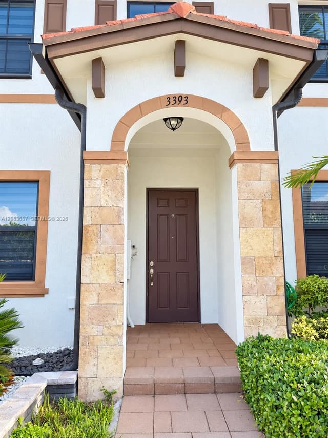 3393 W 105th Ter, Hialeah FL 33018 - Hialeah, FL - Photo 5