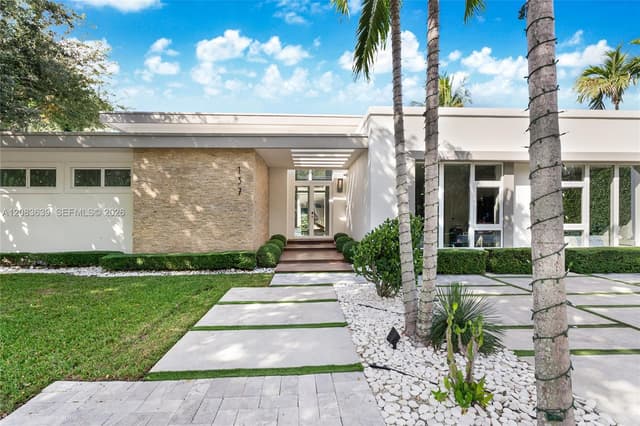 137 W Shore Dr, Miami FL 33133 - Miami, FL - Photo 4