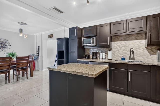 1520 NE 34TH Court, Pompano Beach FL 33064 - Pompano Beach, FL - Photo 4