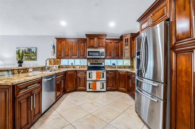1387 SW 181st Ave, Pembroke Pines FL 33029 - Pembroke Pines, FL - Photo 2