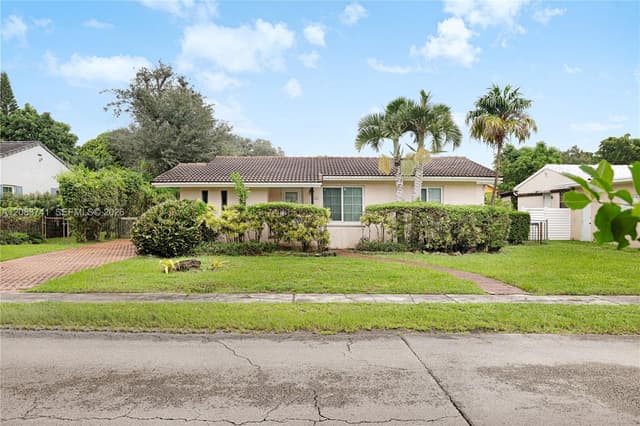 633 NE 119th St, Biscayne Park FL 33161 - Biscayne Park, FL - Photo 4