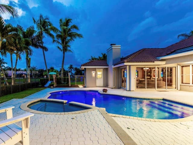 1165 Manor Ct, Weston FL 33326 - Weston, FL - Photo 3