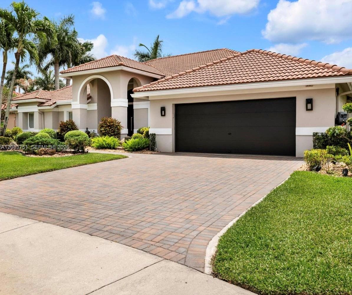 1165 Manor Ct, Weston FL 33326