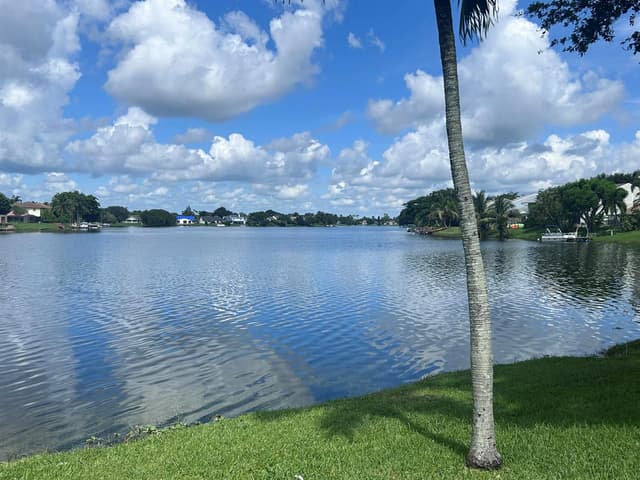 12155 Sunset Point Circle, Wellington FL 33414 - Wellington, FL - Photo 2