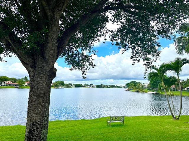 12155 Sunset Point Circle, Wellington FL 33414 - Wellington, FL - Photo 3