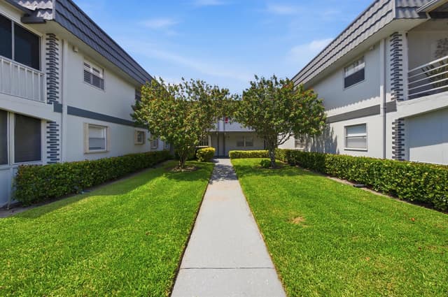 273 Saxony F, Delray Beach FL 33446 - Delray Beach, FL - Photo 3