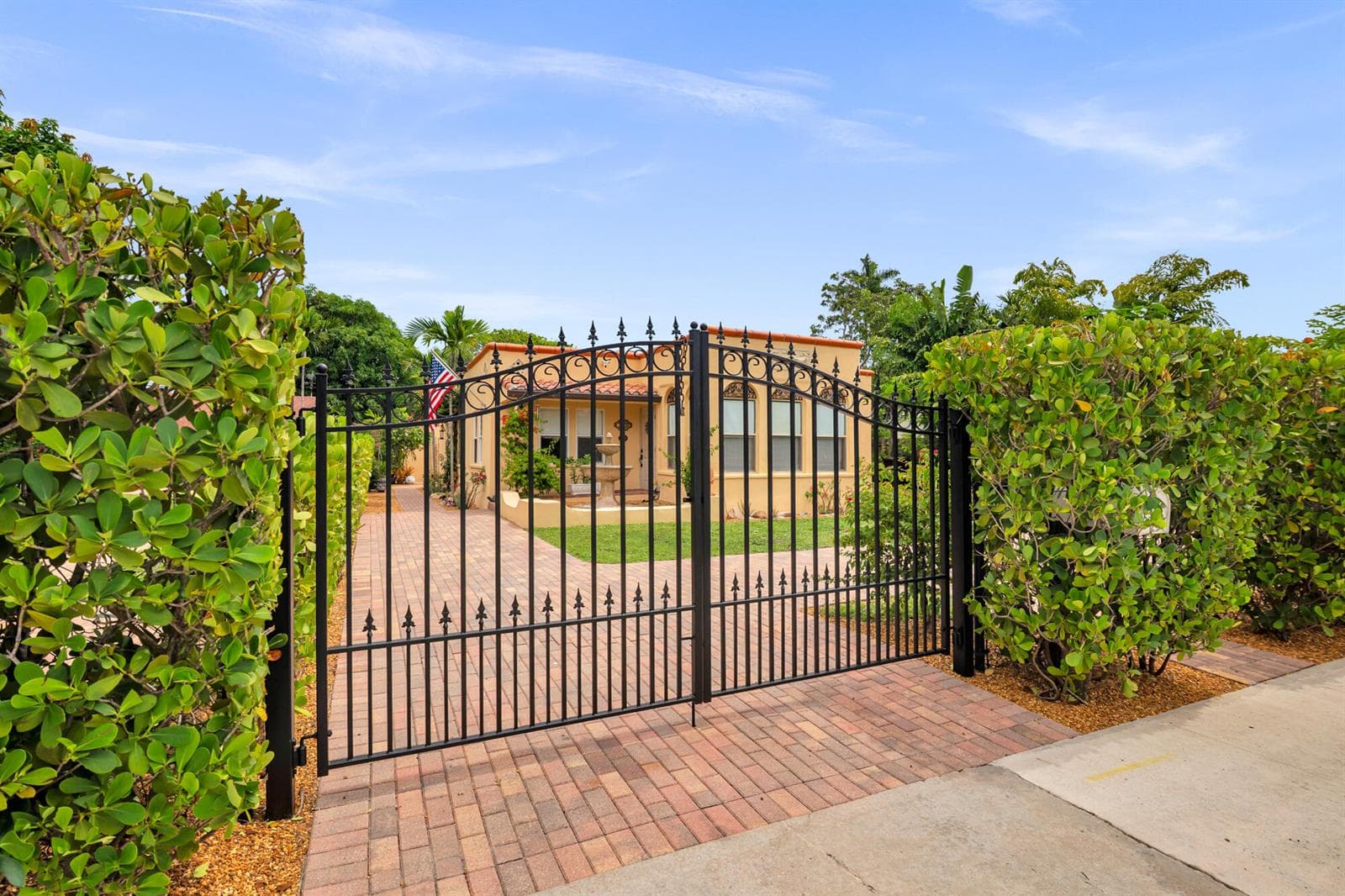 319 Plymouth Road, West Palm Beach FL 33405 - West Palm Beach, FL - Photo 1