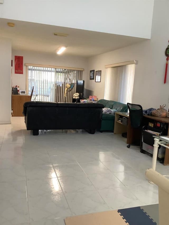 201 SW 98th Terrace, Pembroke Pines FL 33025 - Pembroke Pines, FL - Photo 6