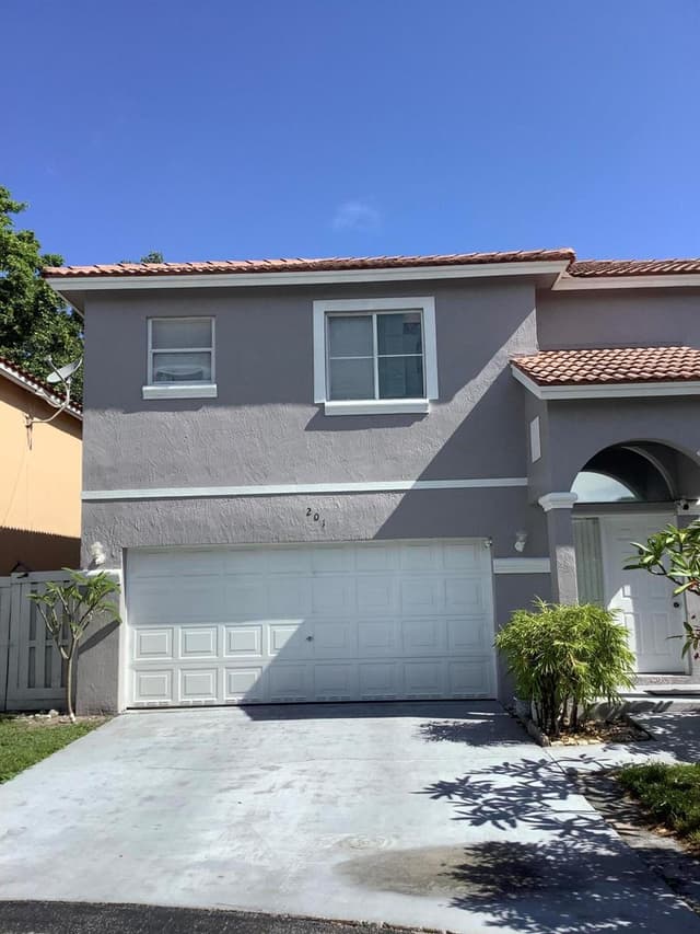 201 SW 98th Terrace, Pembroke Pines FL 33025 - Pembroke Pines, FL - Photo 5