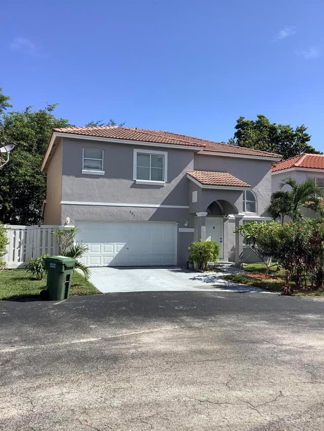 201 SW 98th Terrace, Pembroke Pines FL 33025 - Pembroke Pines, FL - Photo 4