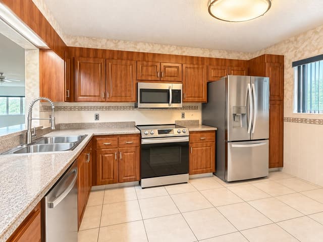 3178 VIA POINCIANA Drive # 411, Lake Worth FL 33467 - Lake Worth, FL - Photo 2