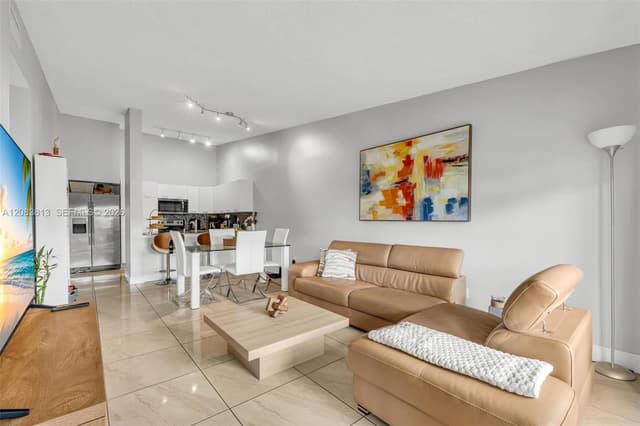 18226 Mediterranean Blvd # 16, Hialeah FL 33015 - Hialeah, FL - Photo 6