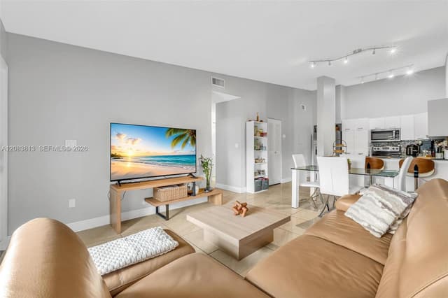 18226 Mediterranean Blvd # 16, Hialeah FL 33015 - Hialeah, FL - Photo 7