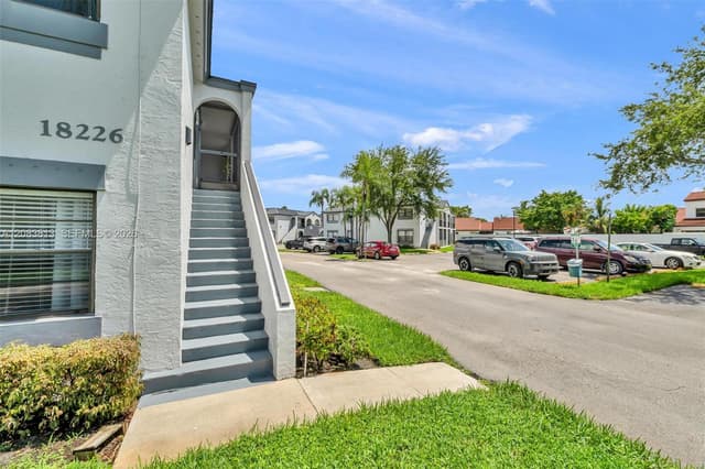 18226 Mediterranean Blvd # 16, Hialeah FL 33015 - Hialeah, FL - Photo 3