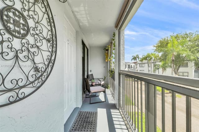 18226 Mediterranean Blvd # 16, Hialeah FL 33015 - Hialeah, FL - Photo 4