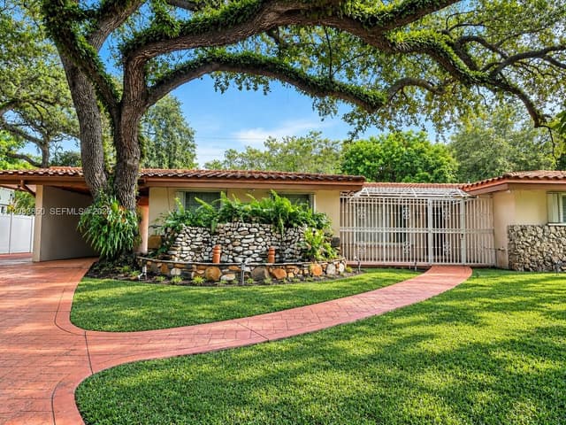 2161 NE 190th Ter, Miami FL 33179 - Miami, FL - Photo 2