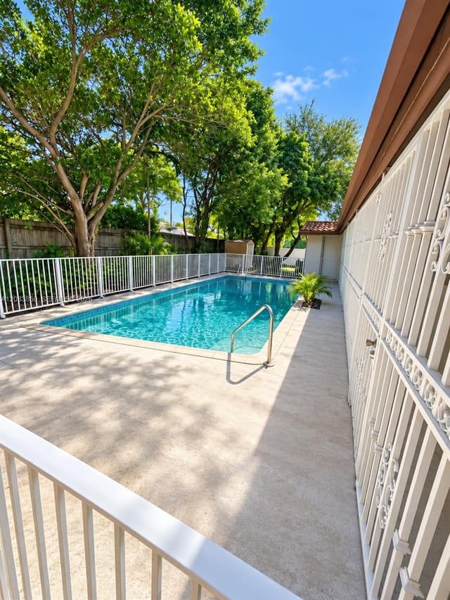 2161 NE 190th Ter, Miami FL 33179 - Miami, FL - Photo 4
