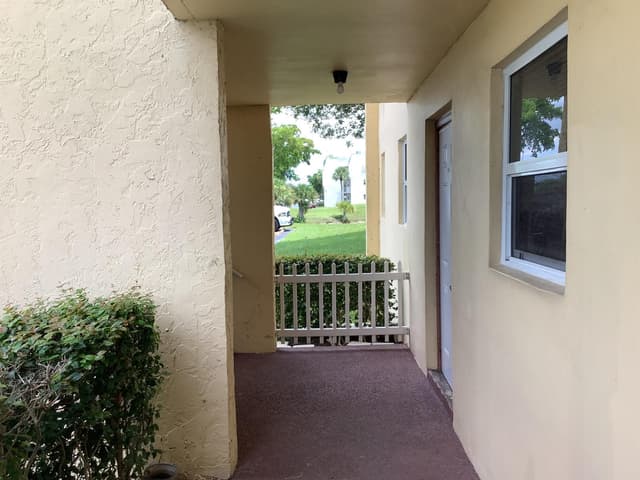 8400 Sunrise Lakes Boulevard Unit 101, Sunrise FL 33322 - Sunrise, FL - Photo 2